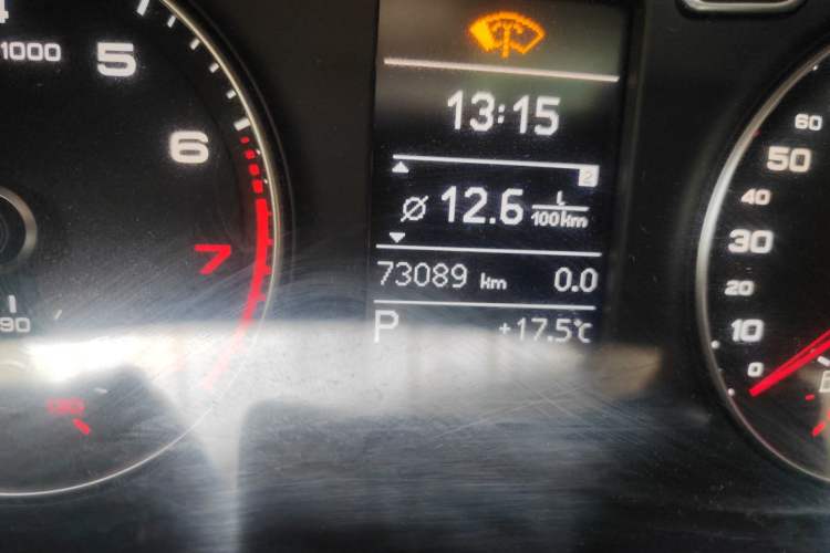 Used Audi Q3 2013 35 TFSI Comfort Model Odometer Close Up