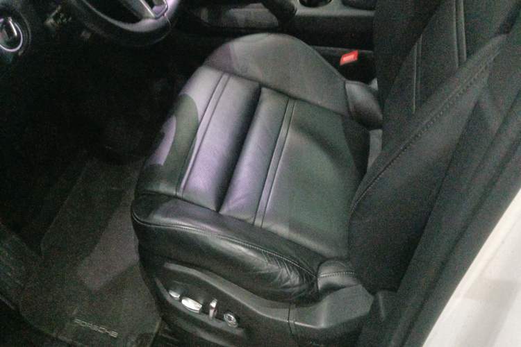 Used Porsche Cayenne E-Hybrid 2021 Cayenne E-Hybrid 2.0T Left Front Seat