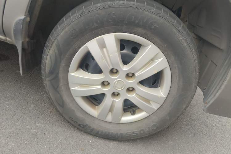 Used FORTHING Lingzhi 2016 M3L 1.6L 7-Seater Comfort Model Right Front Wheel Hub