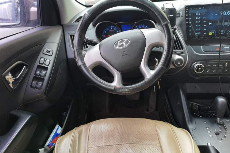 Used Hyundai ix35 2015 2.0L Automatic 2WD Comfort Edition China IV Standard Steering Wheel