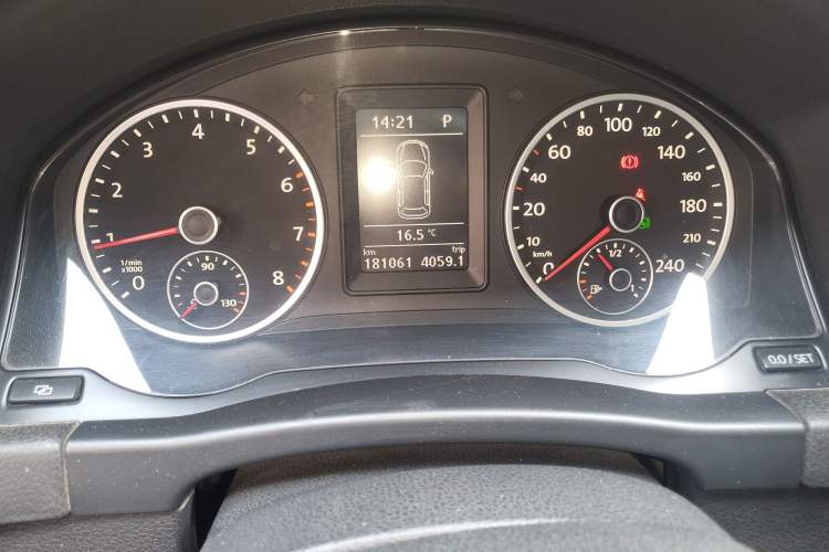 Used Volkswagen Tiguan 2009 2.0 TSI Luxury Edition Odometer Close Up