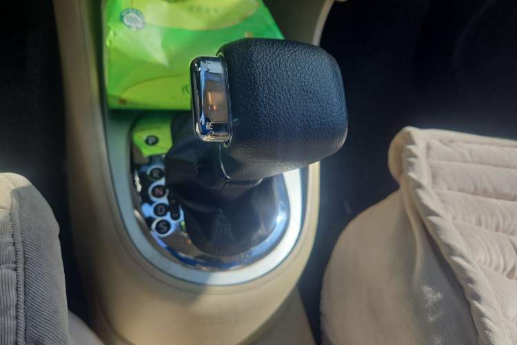 Used Volkswagen Lavida 2011 1.6L Automatic PinYou Edition Gear Lever