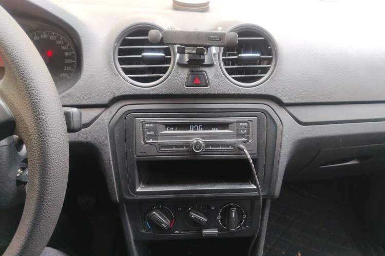 Used Volkswagen Jetta 2013 1.4L Manual Fashion Model Audio And AC Panel