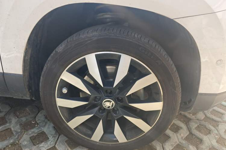 Used Skoda Karoq 2021 TSI280 Luxury Edition Right Front Wheel Hub