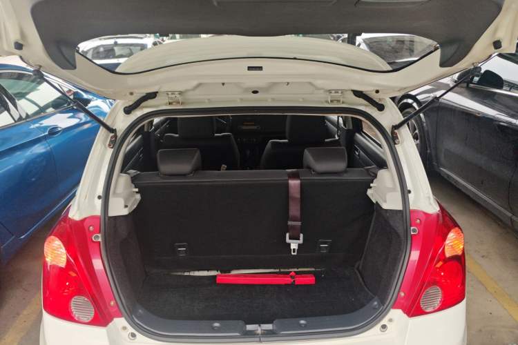 Used Suzuki Swift 2014 1.5L Automatic Fashion Edition Trunk