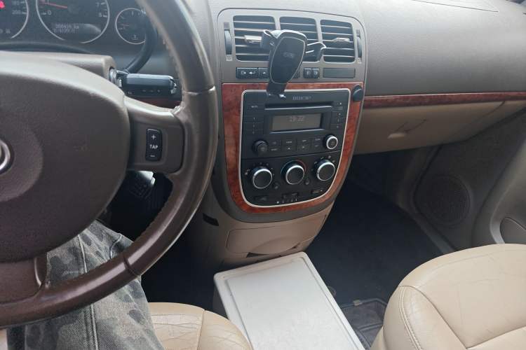 Used Buick GL8 2011 2.4L LT Executive Edition
