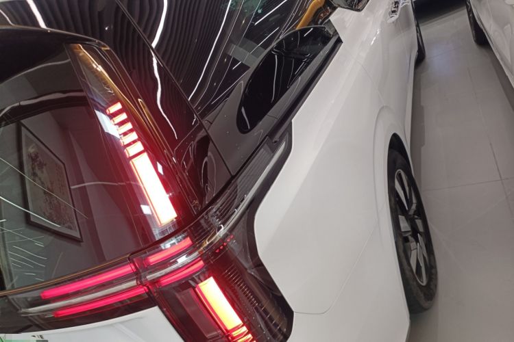 Used Volvo EM90 2025 Ultra Six-Seater