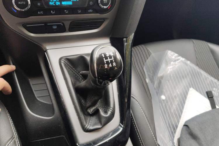 Used Ford Focus 2012 Sedan 1.6L Manual Fashion Edition
