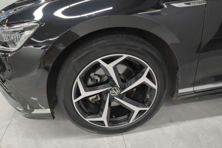 Used Volkswagen Magotan 2023 2 Million Units Limited Edition 330TSI DSG Leading Version Left Front Wheel Hub