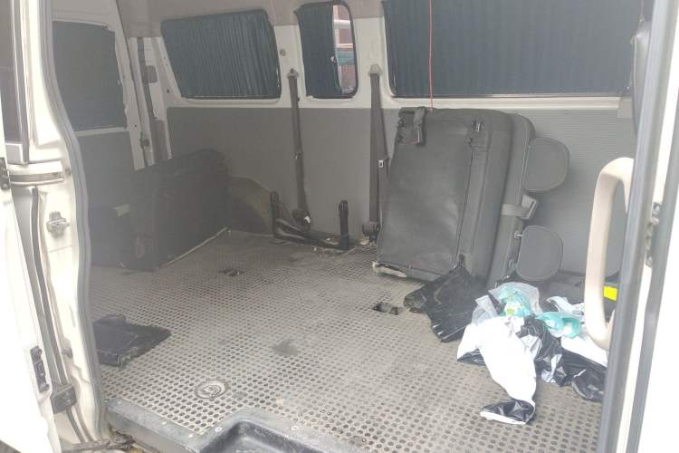 Used SAIC MAXUS Xintu V80 2019 2.5T Classic Model 6-Speed Manual Aotong Long Wheelbase Mid-Height 7-Seater