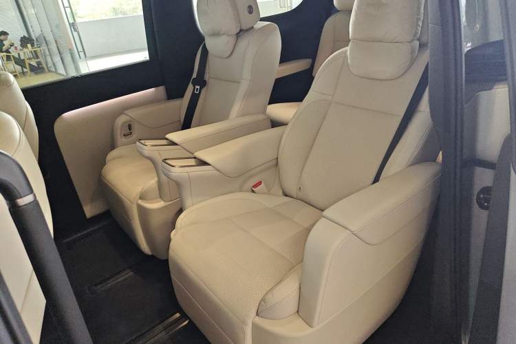 Used Li Auto MEGA 2025 Ultra Smart Refreshed Edition
