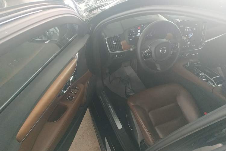 Used Volvo S90 New Energy 2021 T8 eDrive Hybrid Zhiyi Luxury Edition
