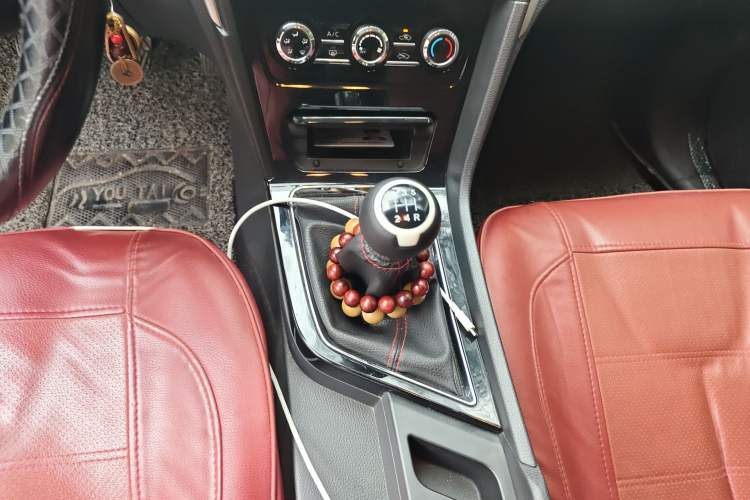 Used Venucia D60 2018 1.6L Manual Comfort Edition Gear Lever