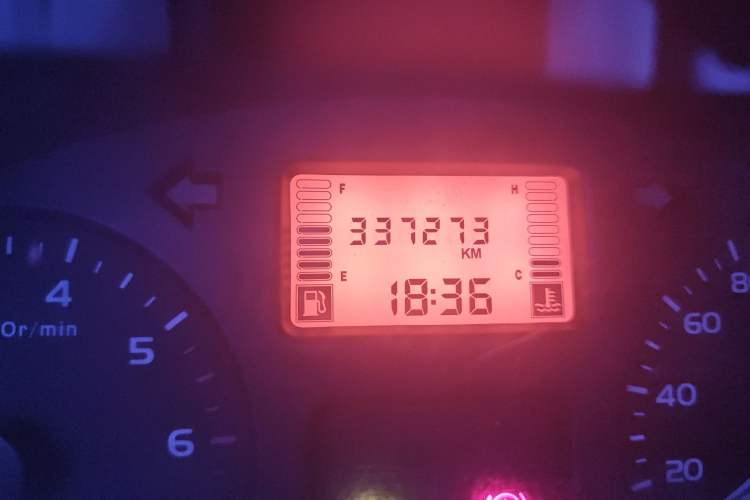 Used Wuling Rongguang 2012 1.2L Extended Basic Version LJY Odometer Close Up