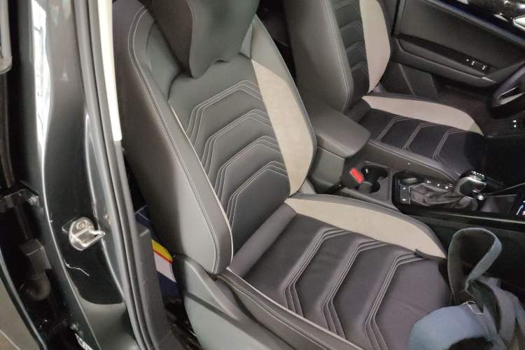 Used Volkswagen Tayron GTE Plug-in Hybrid 2022 1.4T Luxury Edition Right Front Seat