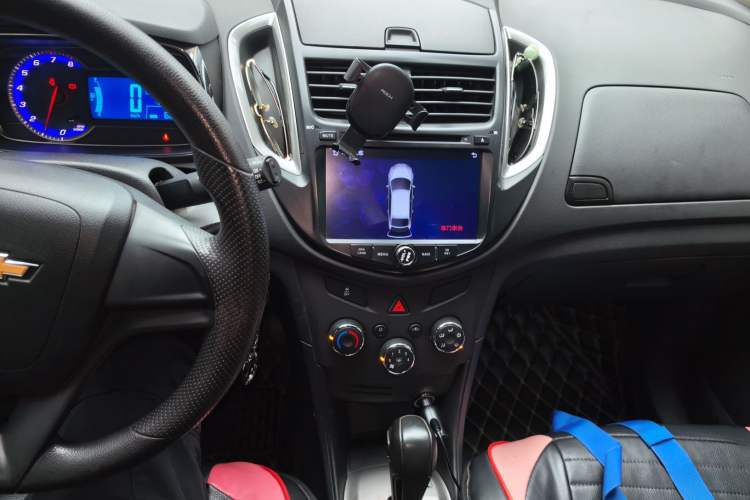 Used Chevrolet Trax 2016 1.4T Automatic Two-Wheel Drive Comfort Version with Sunroof Audio And AC Panel