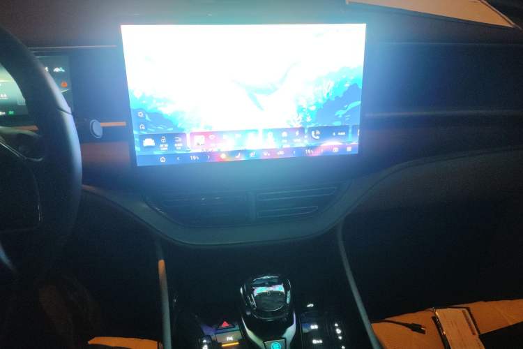 Used Denza D9 2024 DM-i 980 Four-Wheel Drive Flagship Model
