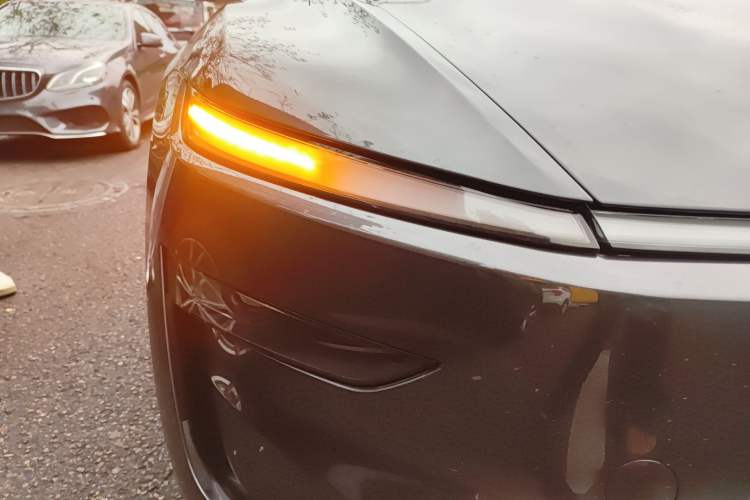 Used Tesla Model Y 2025 Long-Range All-Wheel-Drive Version
