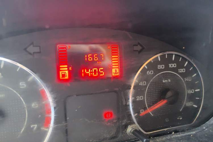 Used Wuling Rongguang V 2016 1.5L Practical Version Odometer Close Up