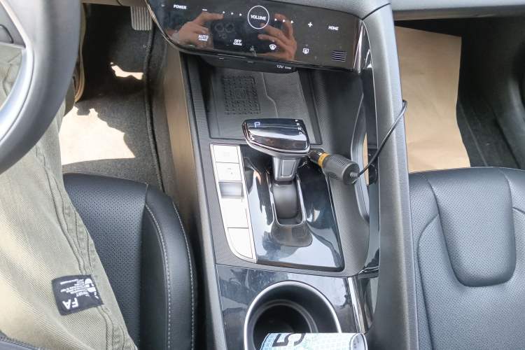 Used Hyundai Elantra 2021 1.5L CVT LUX Prestige Edition Gear Lever