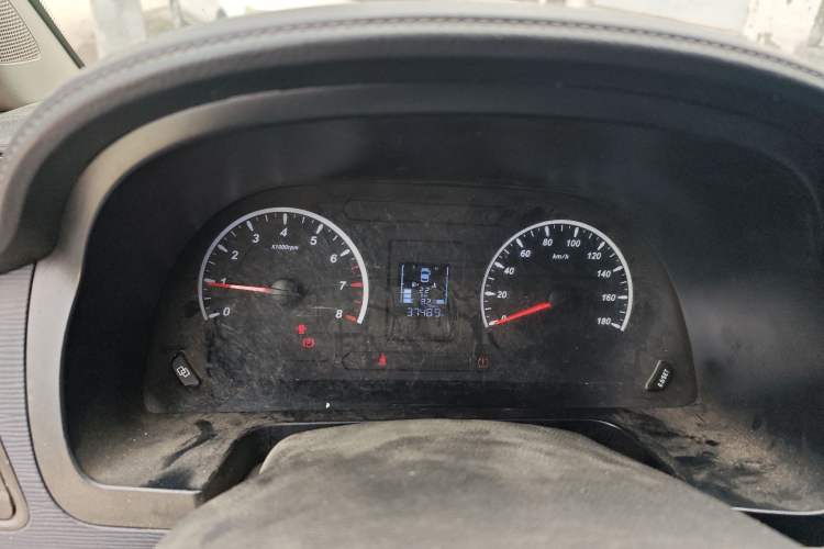 Used FORTHING Lingzhi 2024 M5L 1.5T Manual Base Model 7 Seats