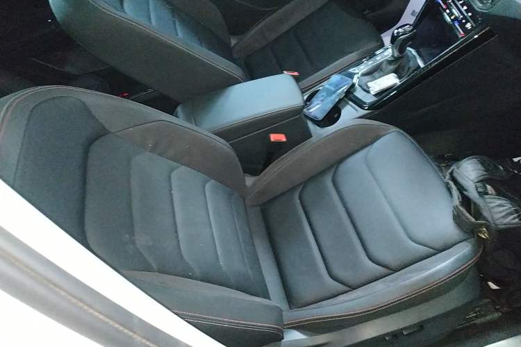 Used Volkswagen Tayron 2022 280TSI Two-Wheel Drive Luxury Smart Connectivity Version Right Front Seat