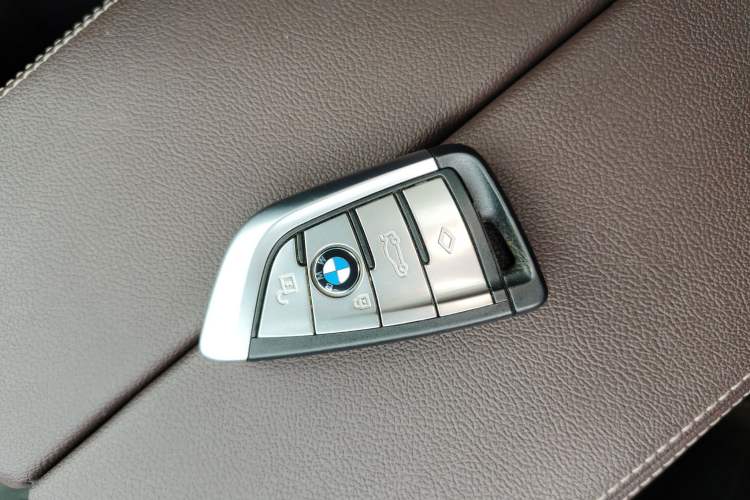 Used BMW 5 Series 2022 Restyled 530Li Leading Edition M Sport Package Vehicle Key