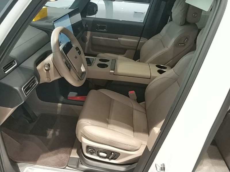 Used Li Auto MEGA 2025 Home Family Special Edition — 14