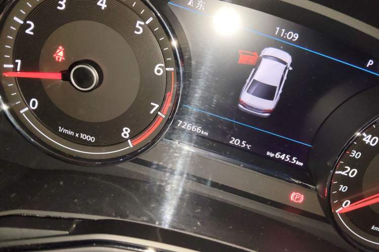 Used Volkswagen Phideon 2018 Revised Version 380TSI Two-Wheel Drive Business Edition Odometer Close Up