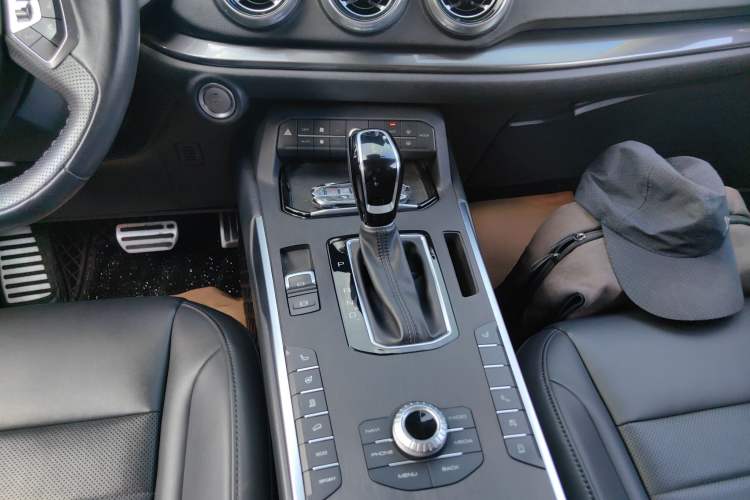 Used Wey VV5 2017 2.0T Ultra-Luxury Version
