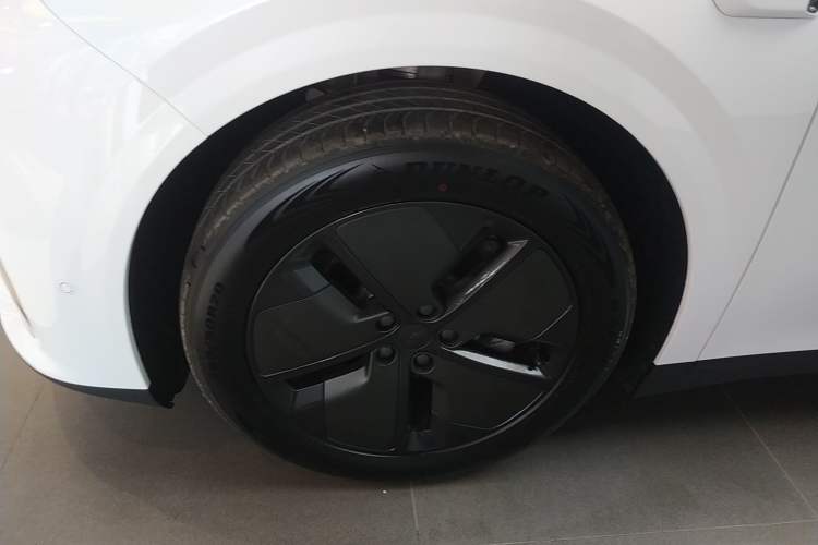 Used Li Auto i6 2025 Model Two-Wheel-Drive Standard Type Left Front Wheel Hub