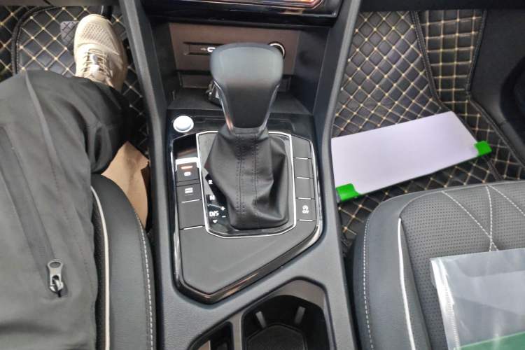 Used Volkswagen Tiguan L 2022 330TSI Automatic Two-Wheel Drive Smart Edition Gear Lever