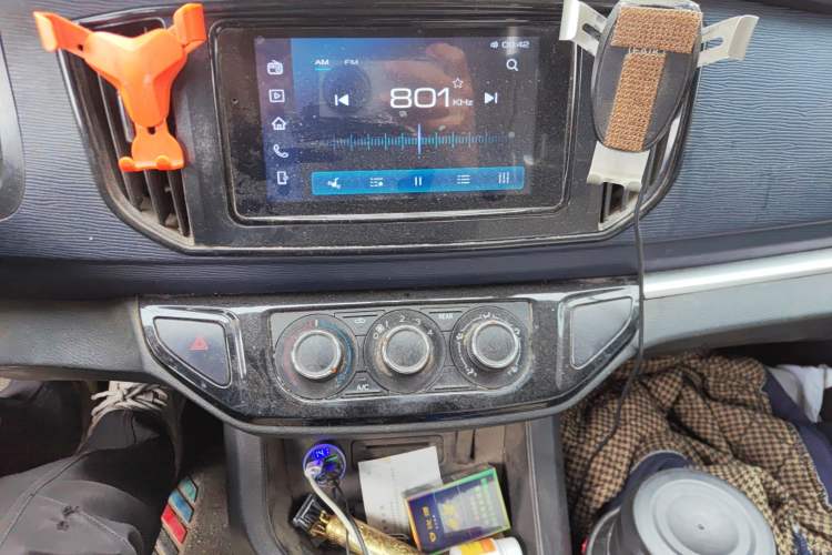 Used FORTHING Lingzhi 2023 M5L 1.6L Base Model 7 Seats Audio And AC Panel