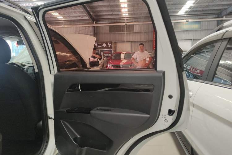 Used Land X8 2014 Explorer Edition 2.0L Urban Pioneer Version