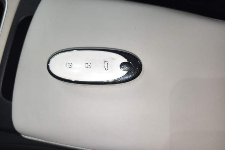 Used Dongfeng NAMMI 01 2024 New Edition 430 Plus Smart+ Vehicle Key