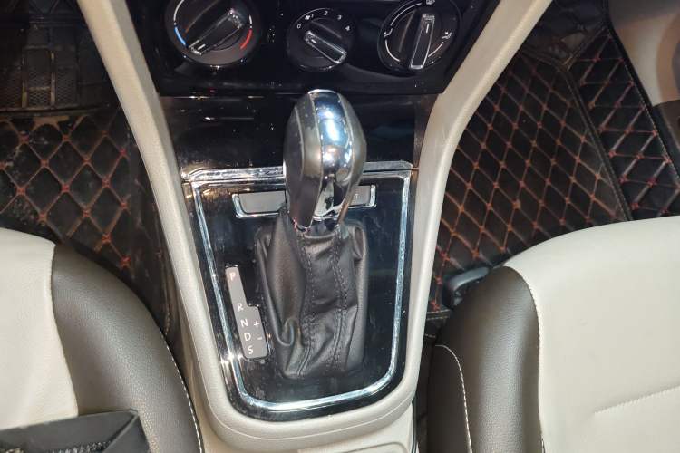 Used Volkswagen Bora 2016 1.6L Automatic Comfort Model Gear Lever