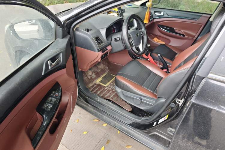 Used BYD Surui 2015 Revised Version 1.5L Manual Luxury Edition Driver Seat