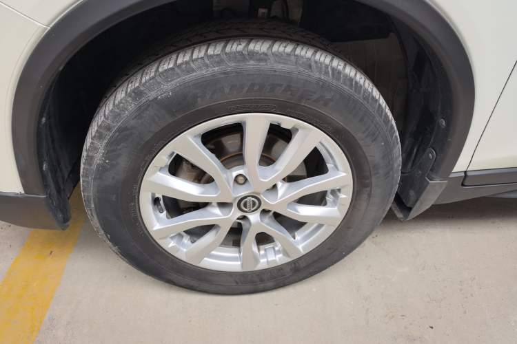 Used Nissan X-Trail 2017 2.0L CVT Comfort Edition 2WD Left Front Wheel Hub