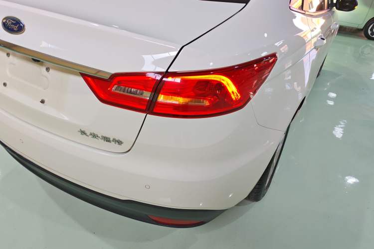 Used Ford Escort 2019 Revised 1.5L Automatic ZhiXiang Version (Tire Pressure Monitoring) China VI Standard