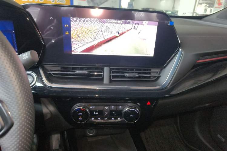 Used Chevrolet Seeker 2022 1.5T CVT RS Bee Wave Edition Audio And AC Panel