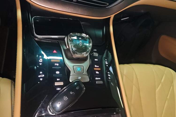 Used Denza D9 2022 DM-i 970 Four-Wheel Drive Flagship Model