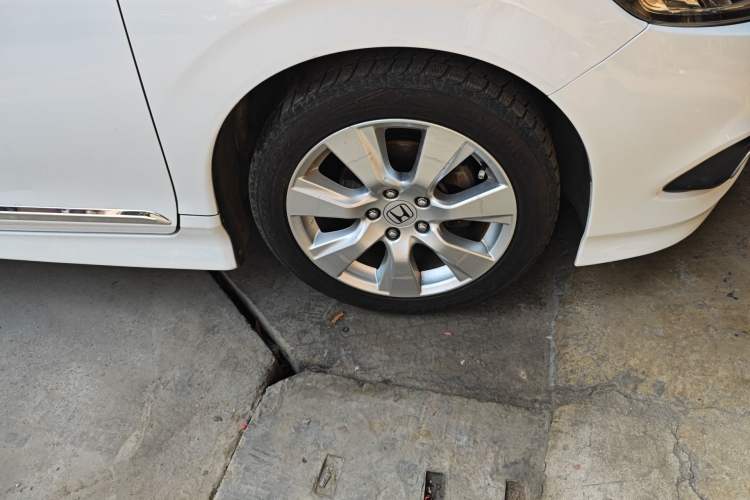 Used Honda Jade 2016 1.8L Automatic Comfort Elite Version 5 Seats Right Front Wheel Hub