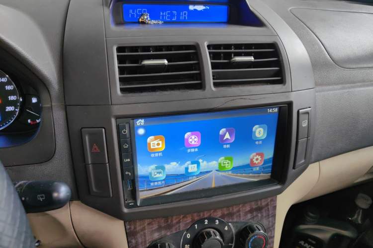 Used BAIC Weiwang M30 2015 1.5L Comfort Version BJ415B Audio And AC Panel