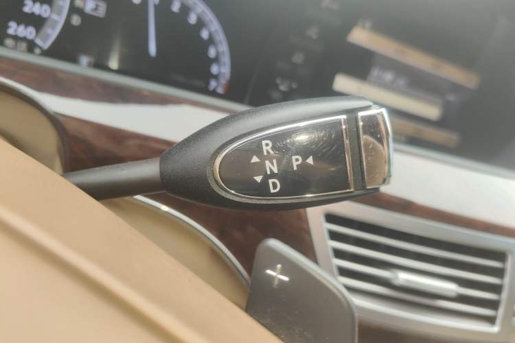 Used Mercedes-Benz S-Class 2012 S 300 L Business-Class Grand Edition Gear Lever