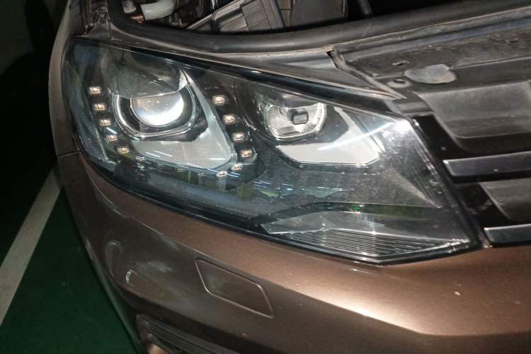 Used Volkswagen Touareg 2015 3.0 TDI Diesel Comfort Model Exterior 6