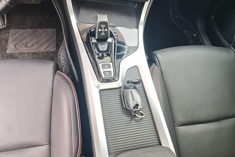 Used Lynk & Co 01 2019 2.0T Two-Wheel Drive Zhaopu Version China VI Standard Gear Lever