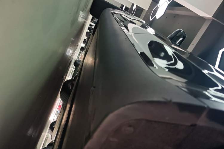 Used Tesla Model Y 2021 Standard Range Rear-Wheel Drive Version Left Side Sill