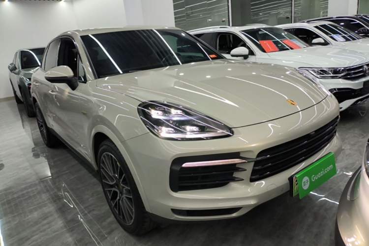 Used Porsche Cayenne E-Hybrid 2020 Cayenne E-Hybrid 2.0T Front Right 45 Deg