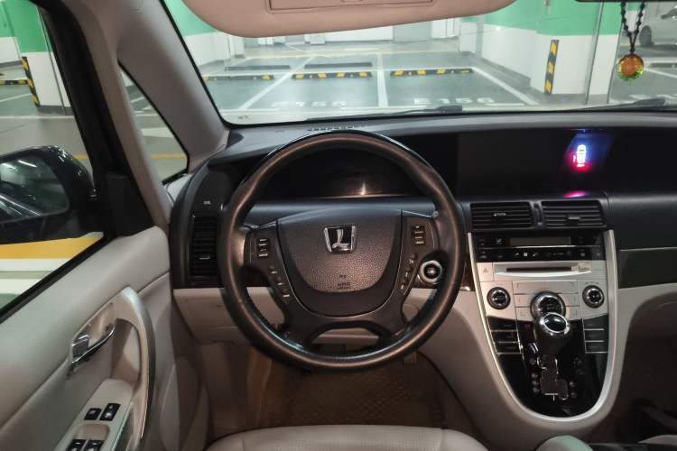 Used Luxgen MASTER CEO 2013 2.2T Executive Edition
