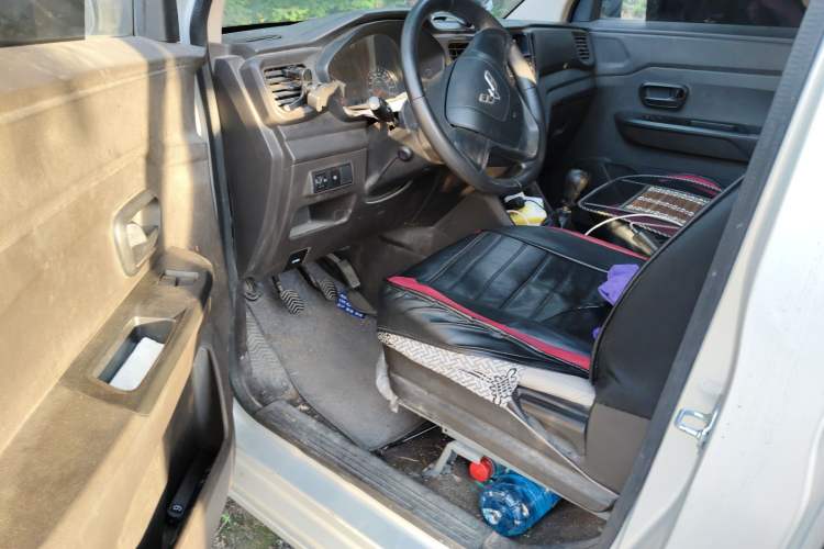 Used Wuling Hongguang V 2019 1.5L Jingqu Version China VI LAR
